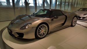 porsche 918 spyder side look 