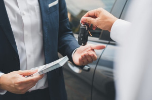 hand giving car keys, man buying car